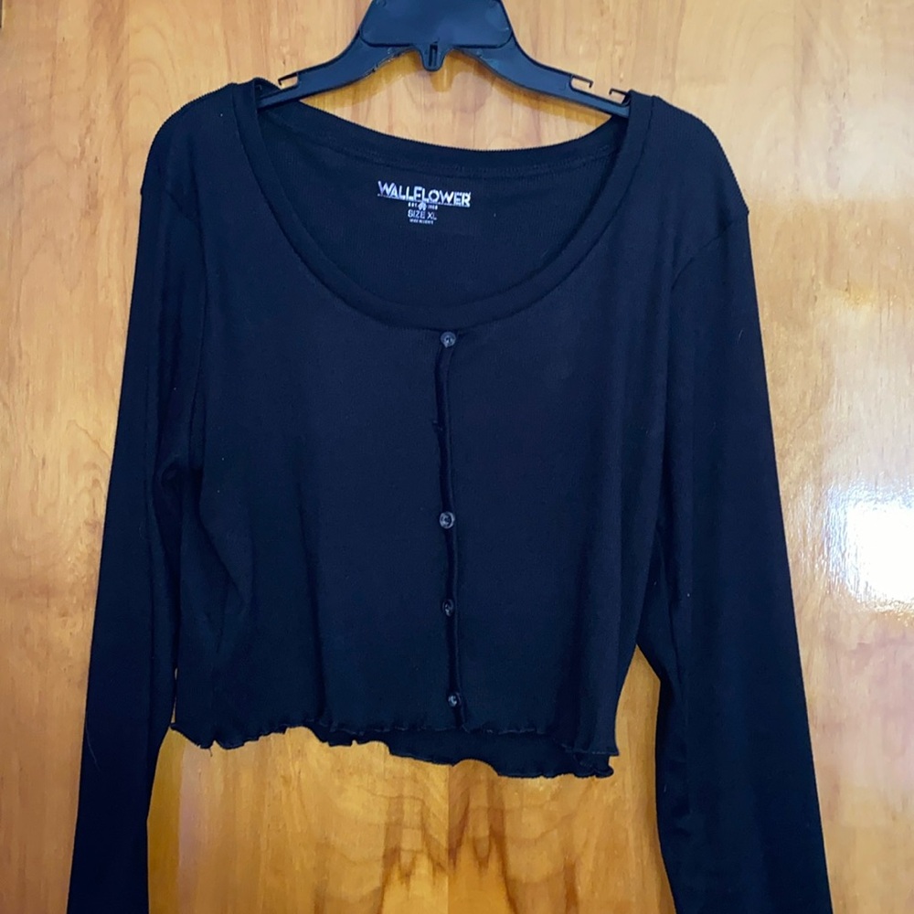 Long sleeve black button down top (buttons do not open!!!!)